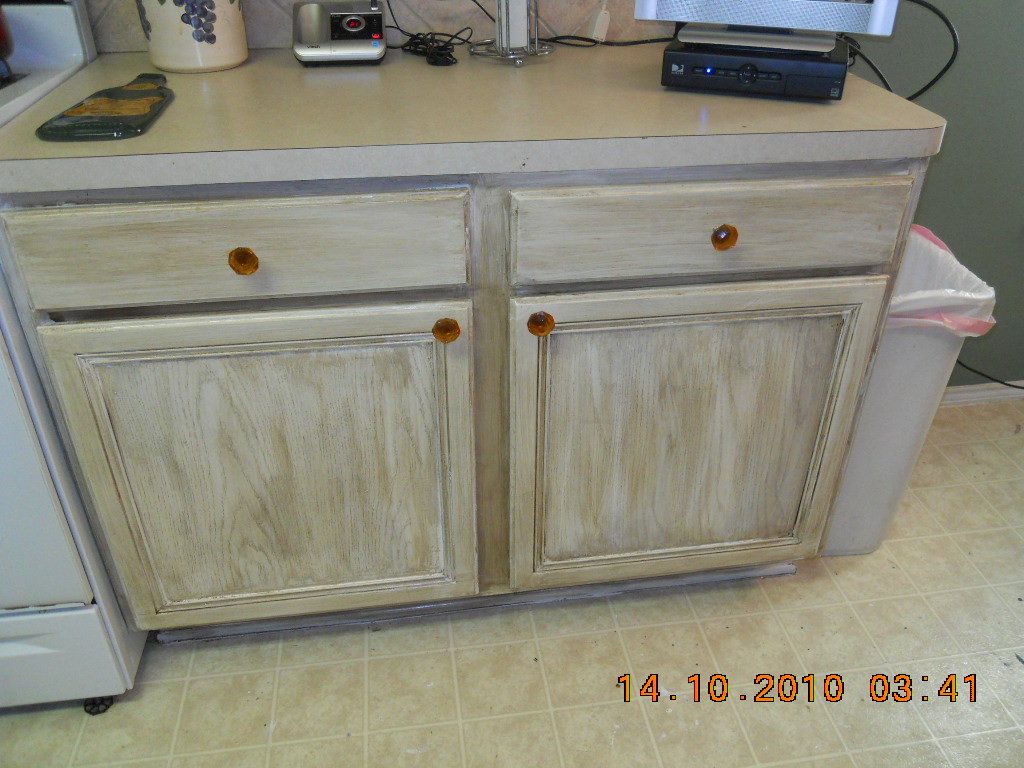 Cheap knobs for kitchen cabinets Kitchen Cabinets ~ Finally Finished AND They Now Have Knobs
