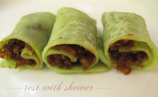 kuih ketayap inside