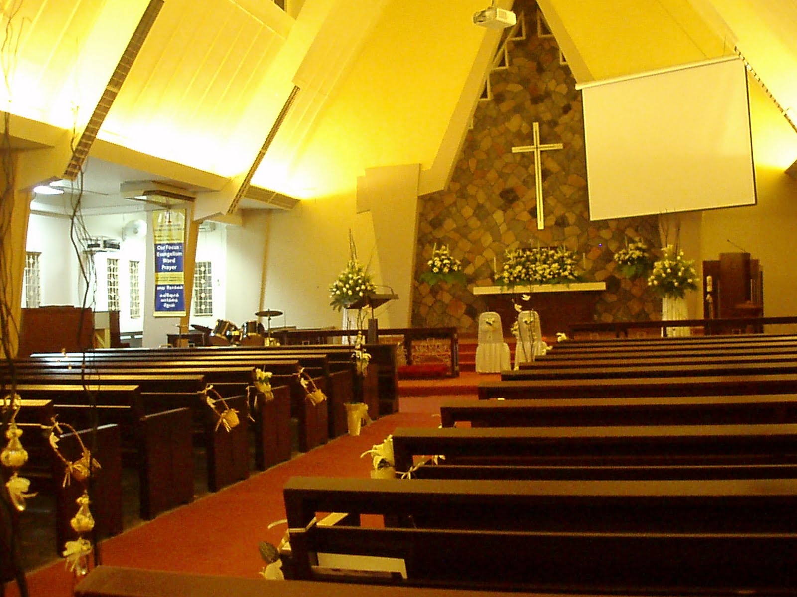 Dekor : Dekorasi Di Gereja