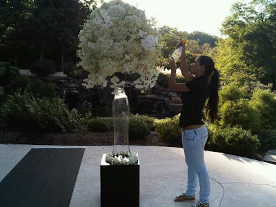 look at the size of this arrangement 2941 restaurant