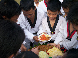 Poteng Tumpeng Naik Dan