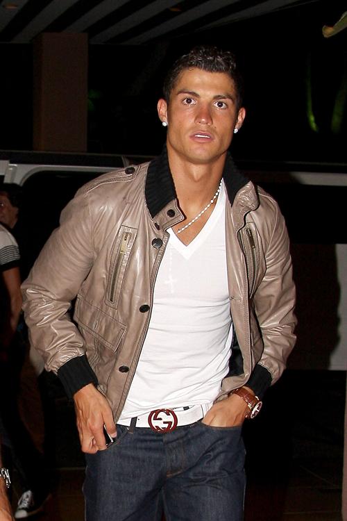 cristiano ronaldo haircut 2009. Cristiano Ronaldo