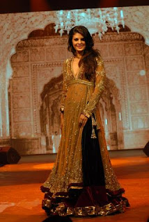 Jacqueline Fernandez sparkles a...