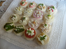 Cebiche estilo peruano minipizzas petitbouche brochetas