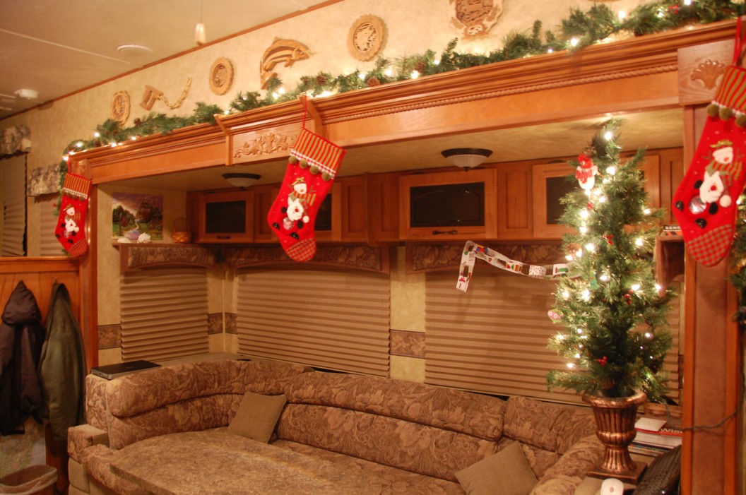 Pine Near RV Park and Campground!: Decorate your RV or Travel Trailer