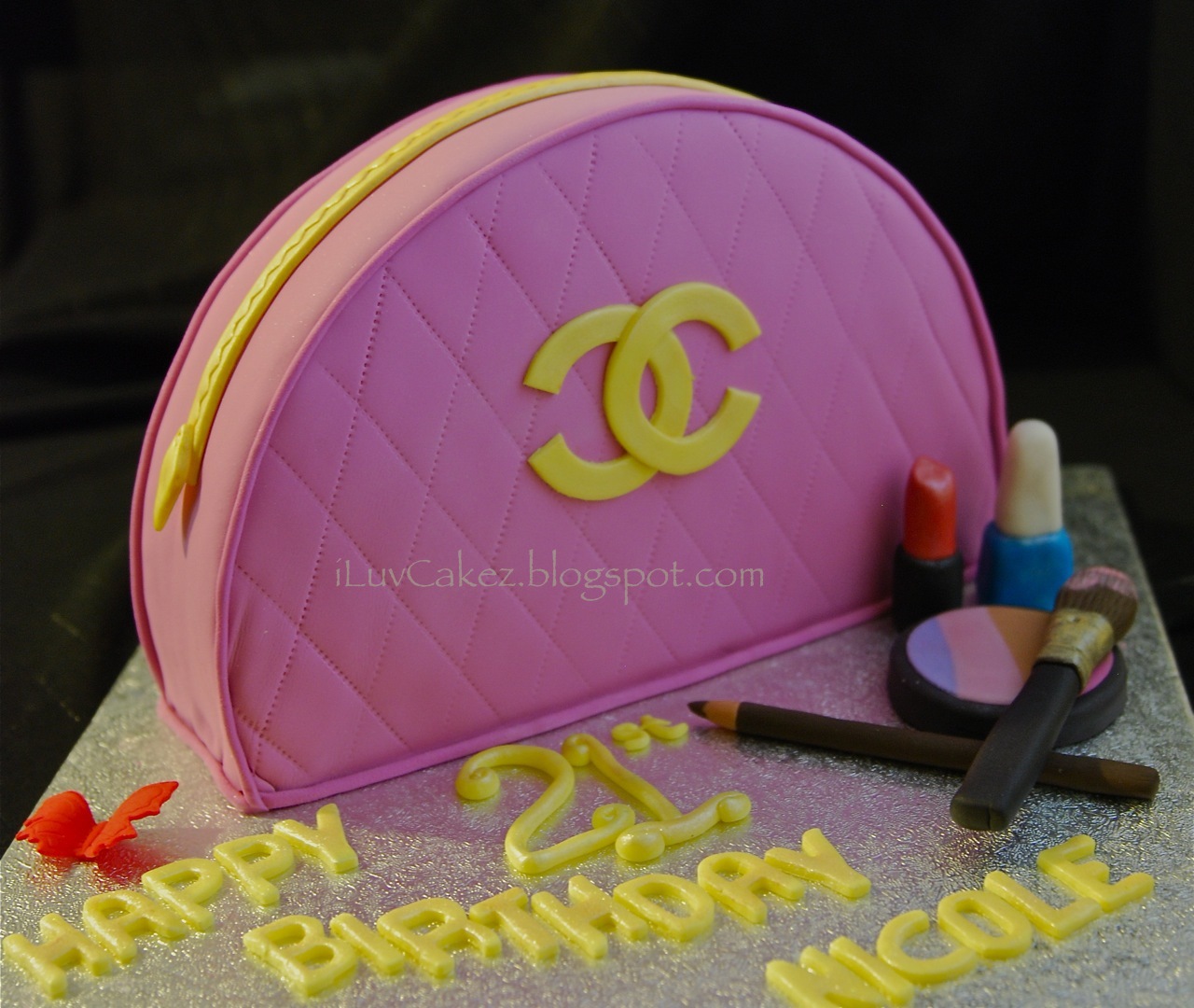 Cosmetic Bag Cake