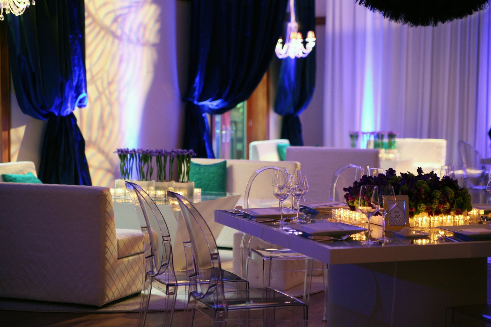 [Table+++Lounge.JPG]