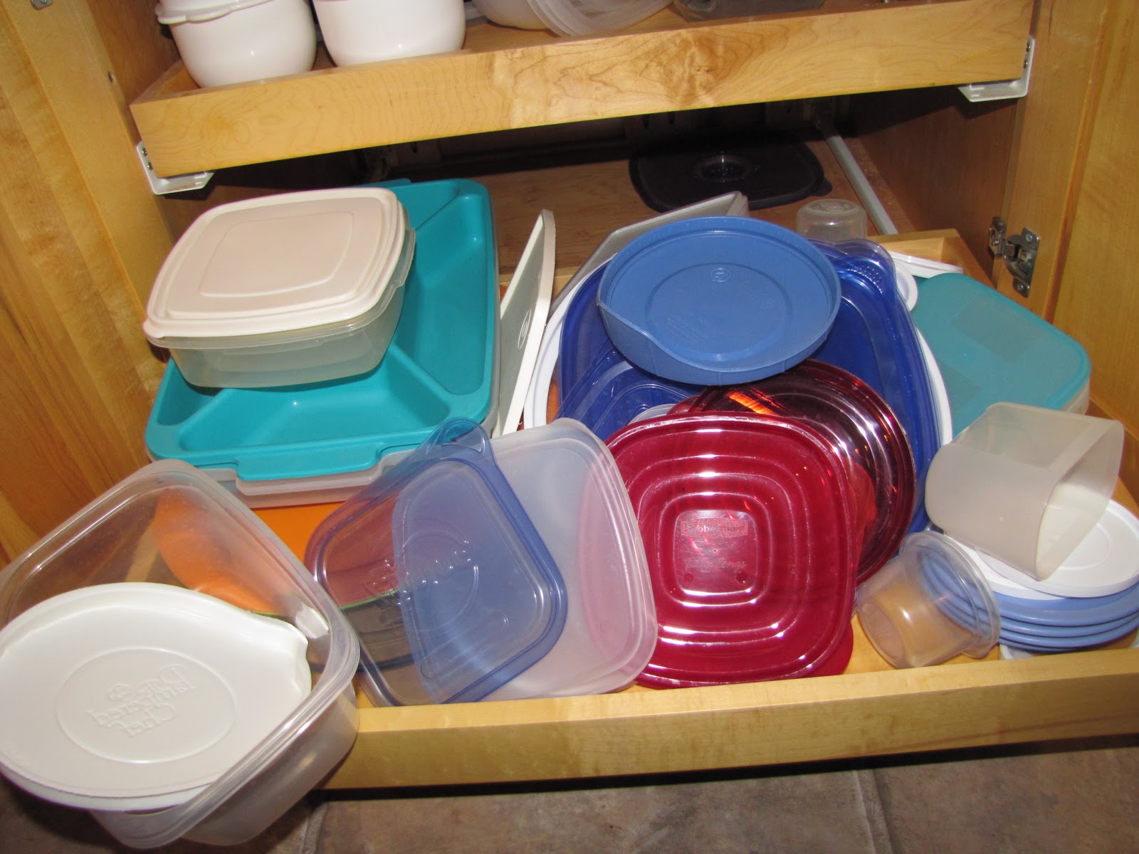 Sustainably Chic Designs ORGANIZATION The Messy Tupperware