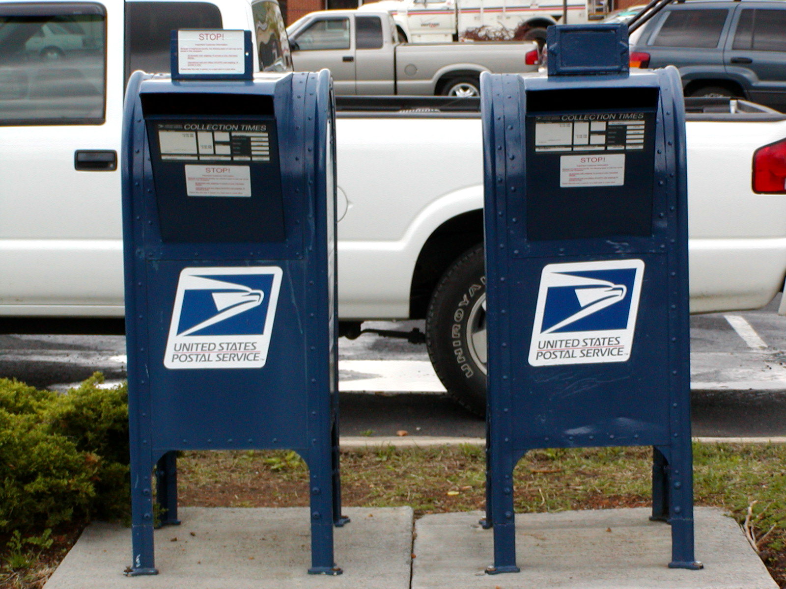 [USPS+mailbox.JPG]