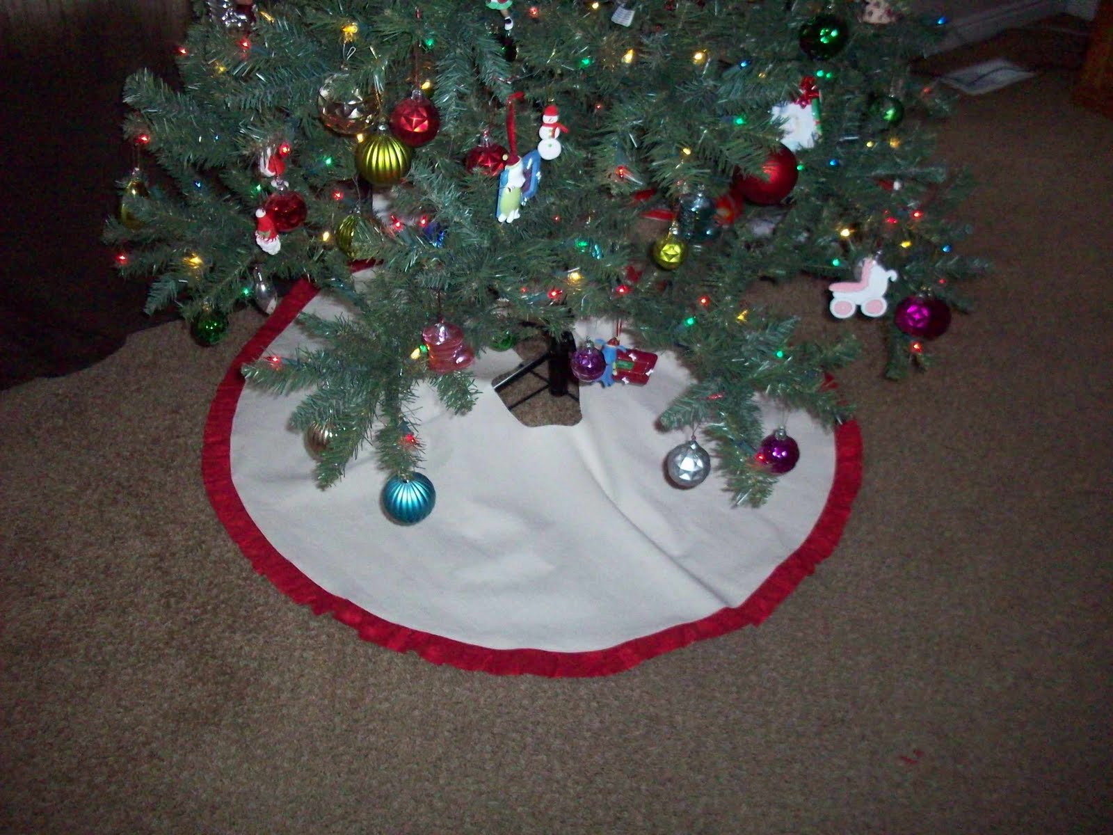 Tree Skirt Sizing at Lashonda Lafrance blog