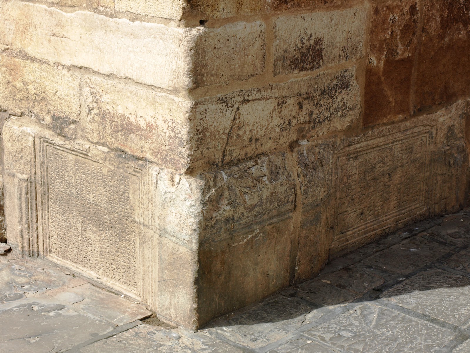 Sevilla Giralda Lapidas funerarias