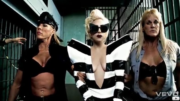 [Telephone+_+Lady+Gaga+feat.+Beyonce+03.jpg]