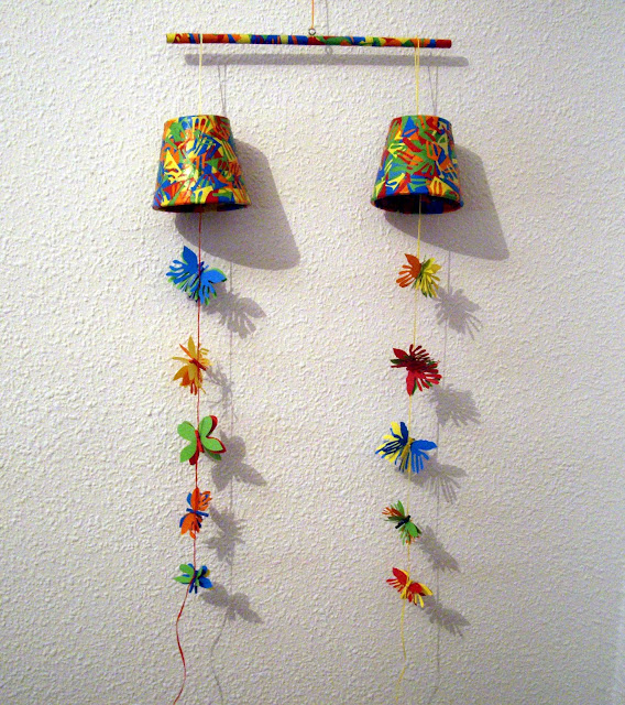 MOVIL PARA MI CUÑÁ - DECORANDO LAS PANTALLICAS RECICLADAS CON LAS BASURILLAS MARIPOSERAS