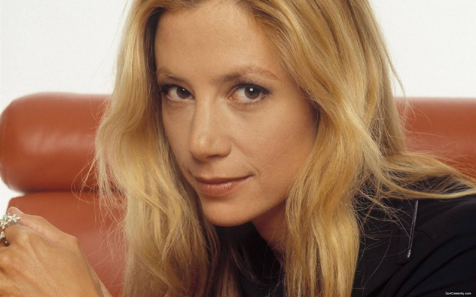 BRASSIERES: MIRA SORVINO . 1995