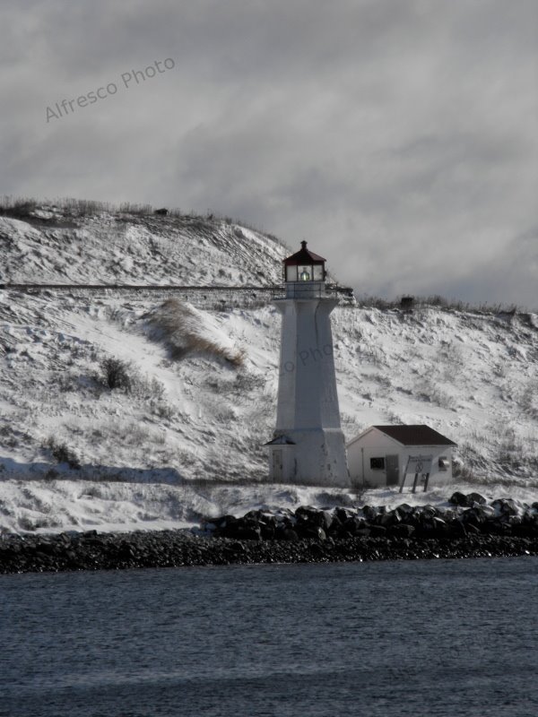 [Georges+Island+Lighthouse+in+Snow.JPG]