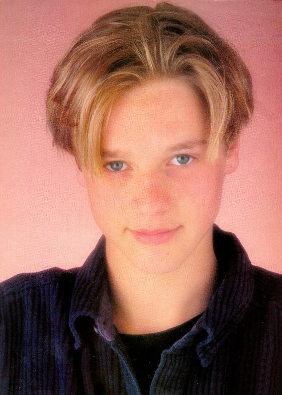 Ivy&Ellie: He&rsquo;s baaaaack&mldr;.Devon Sawa