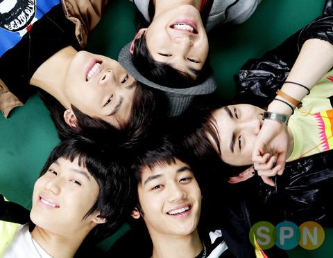 [shinee.jpg]