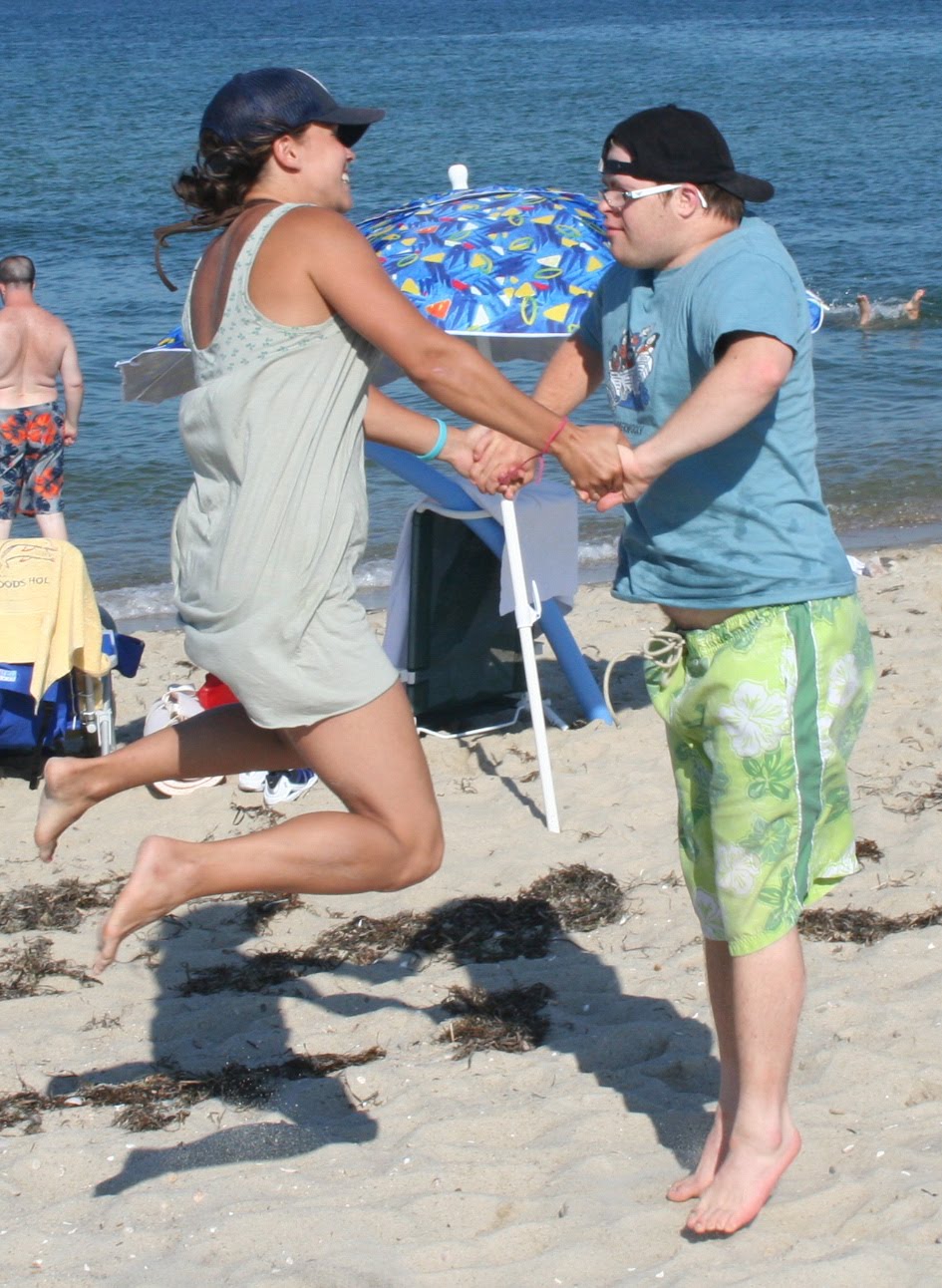 [Lisa+and+Peter+Jumping.JPG]