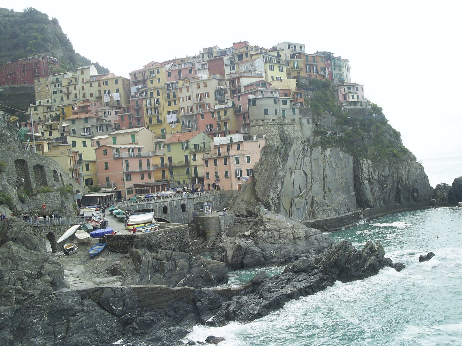 [Manarola+from+the+next+part+of+the+hike.jpg]