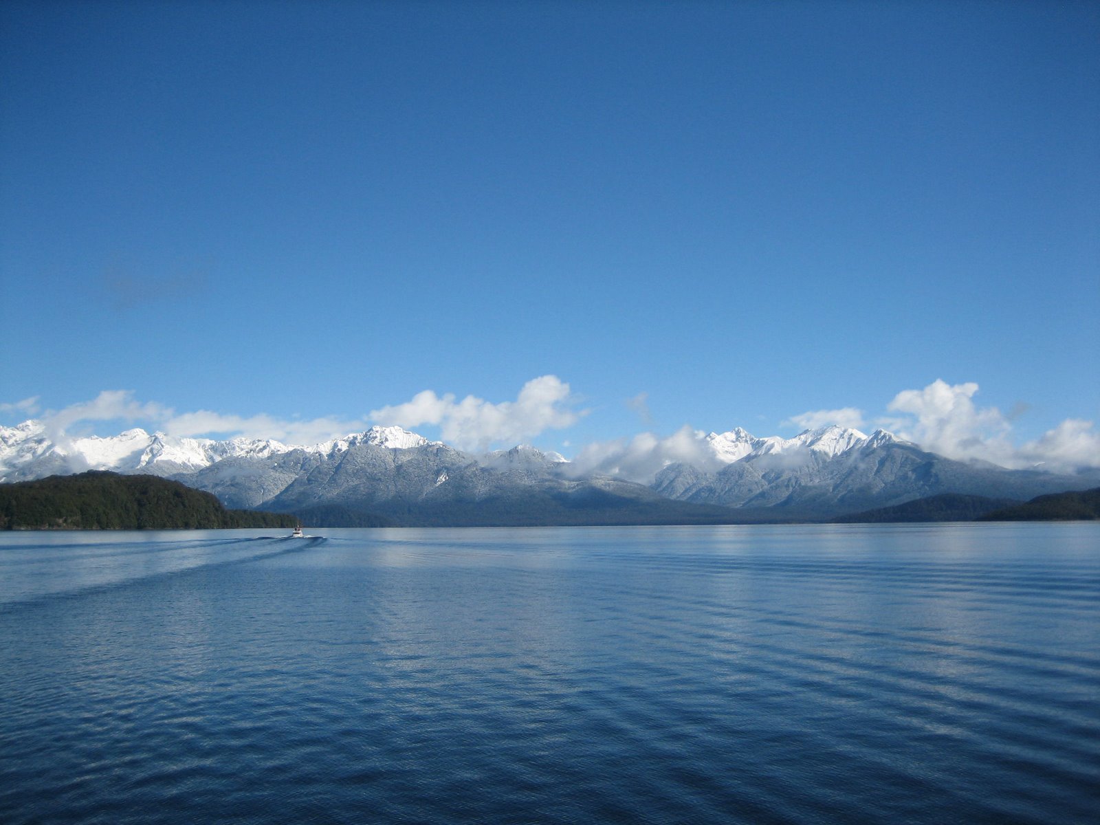 [manapouri.JPG]