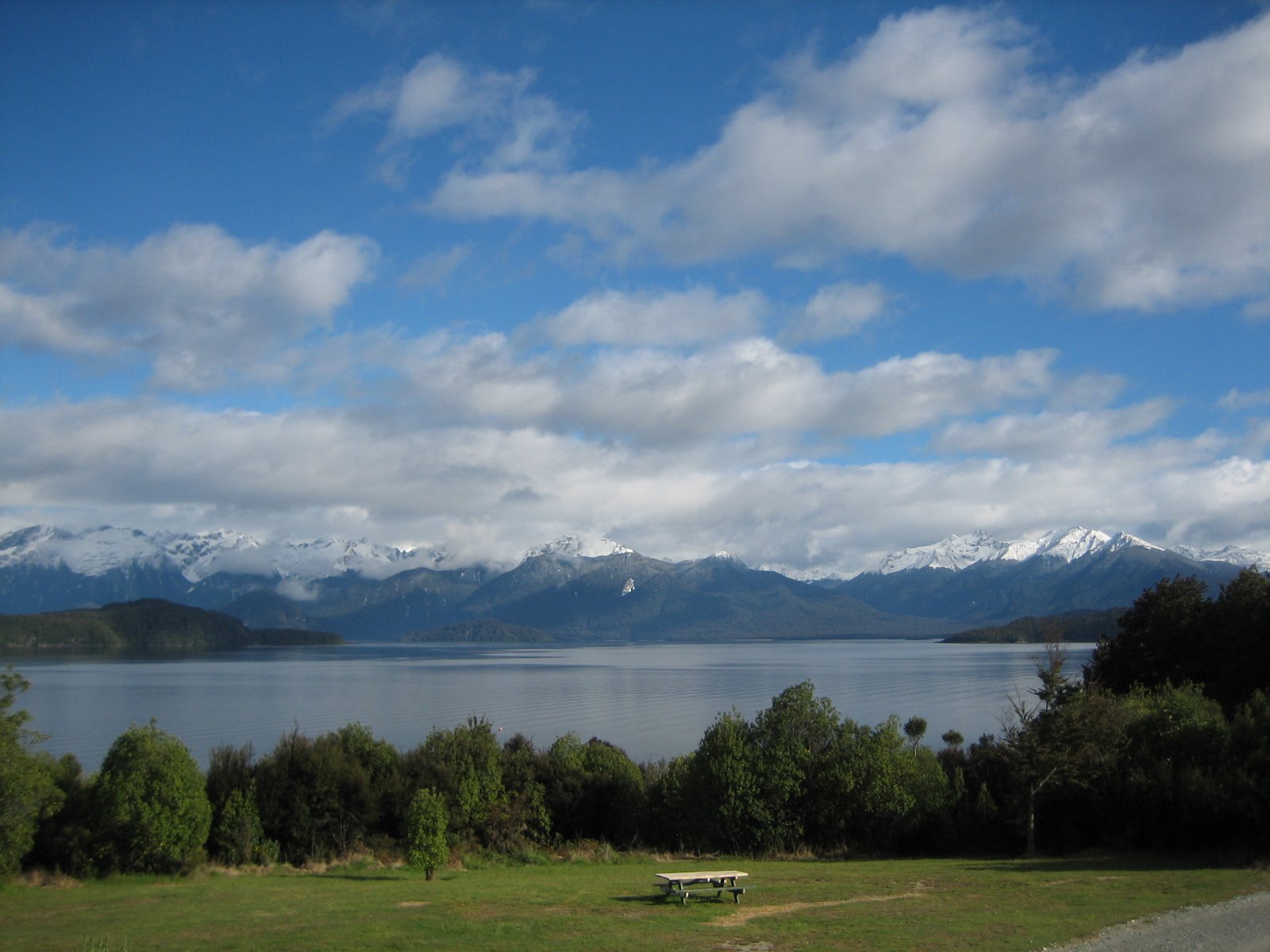 [manapouri1.JPG]