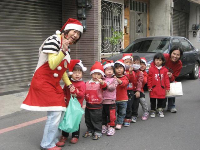 [jen_her_xmas09_2.jpg]