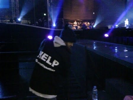 [21dara_1259916430_39822_me2photo.jpg]