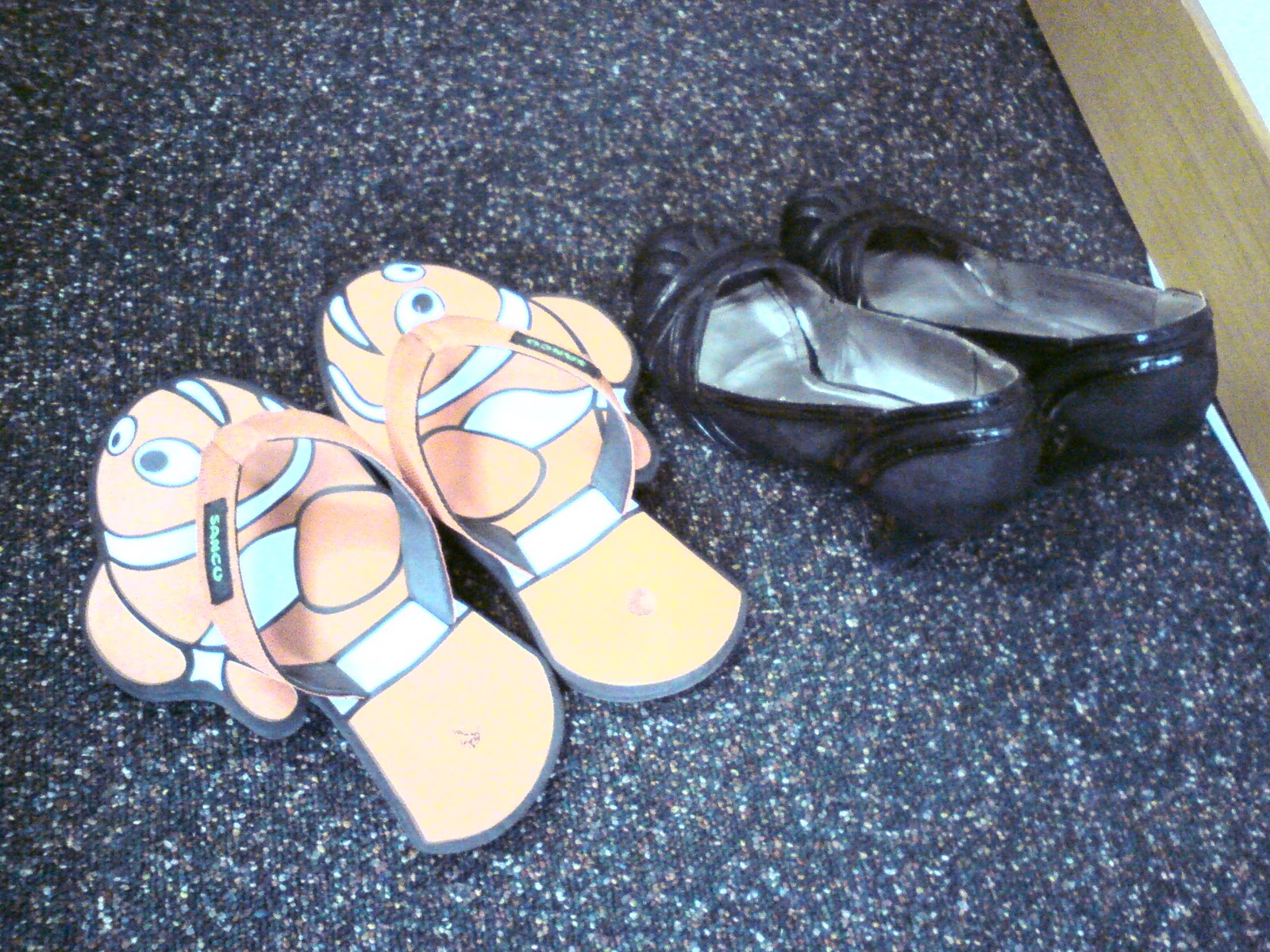 Jac Jac's World What to do when your shoes are wet in the office?