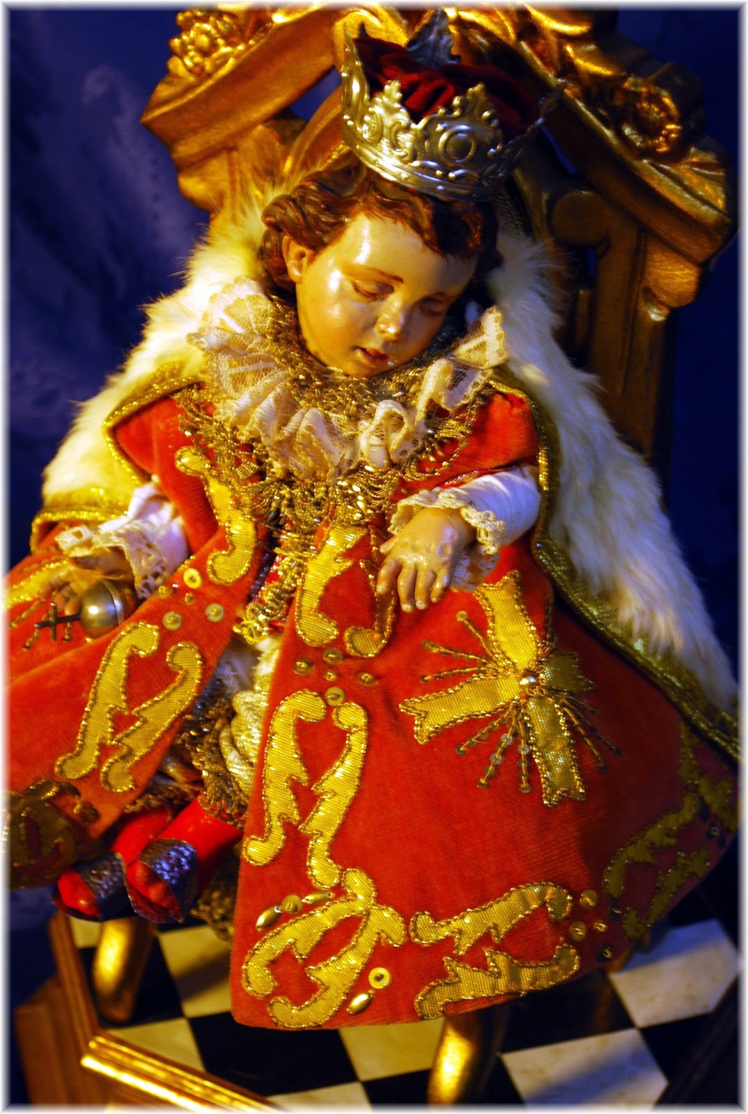 La Sacristía del Real: El Santo Niño Jesús Rey de la Paz, ataviado para