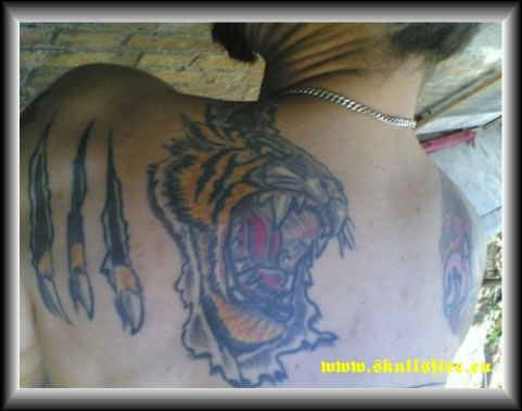 SaucyEmo * Girl: Tattoo....