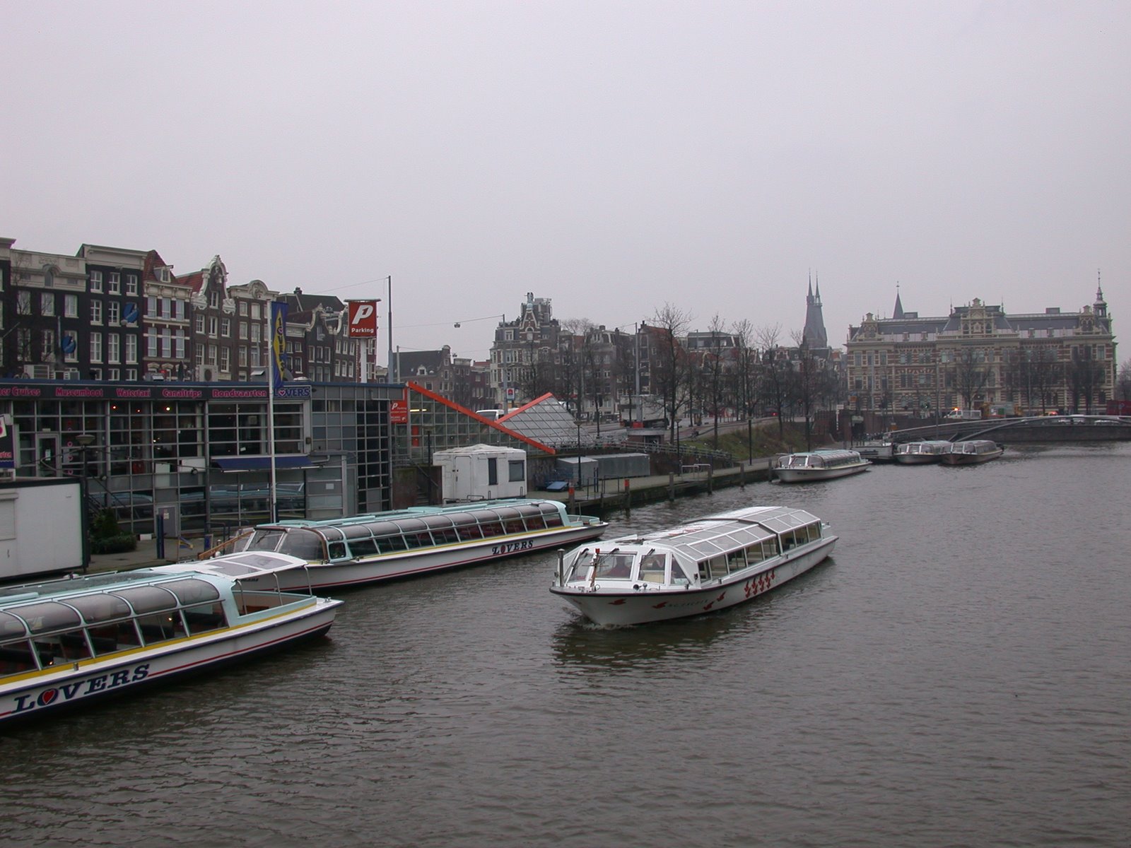 [amsterdam+canal+with+barge.JPG]