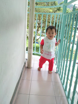 Baby Cynthia likes to walk around ^_^