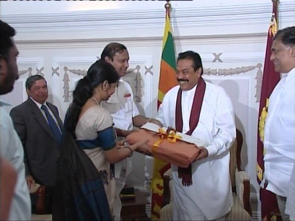 tamilmakkalkural_blogspot_kanimozhi_rajapaksa.jpg