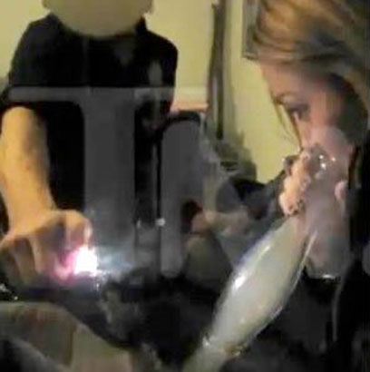 Miley Cyrus Smoking & naked Bong Footage Pictures Leak