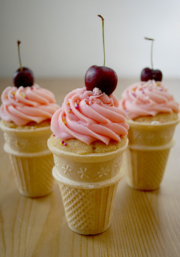 how to ice cupcakes. Strawberry Ice Cream Cupcakes
