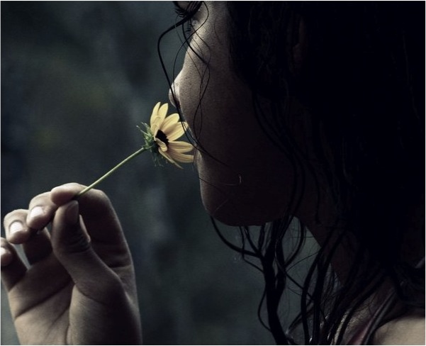 [mulher+cheirando+flor.jpg]