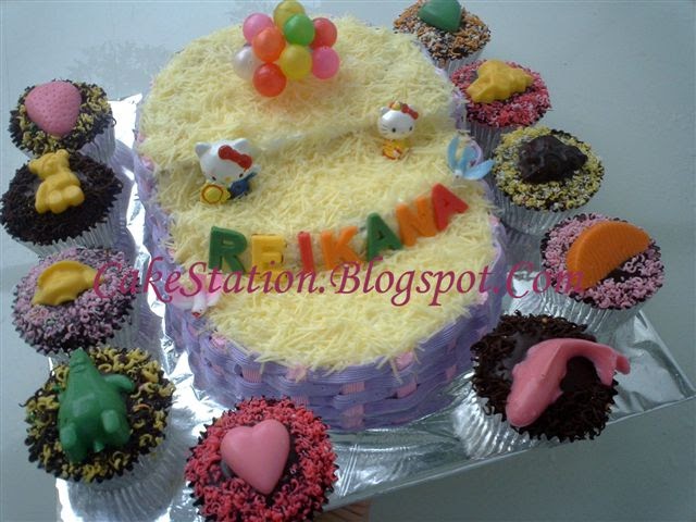Cake Station Brokus Cup Cake dan Hello Kitty Birthday Cake Station Brokus Cup Cake dan Hello Kitty Birthday