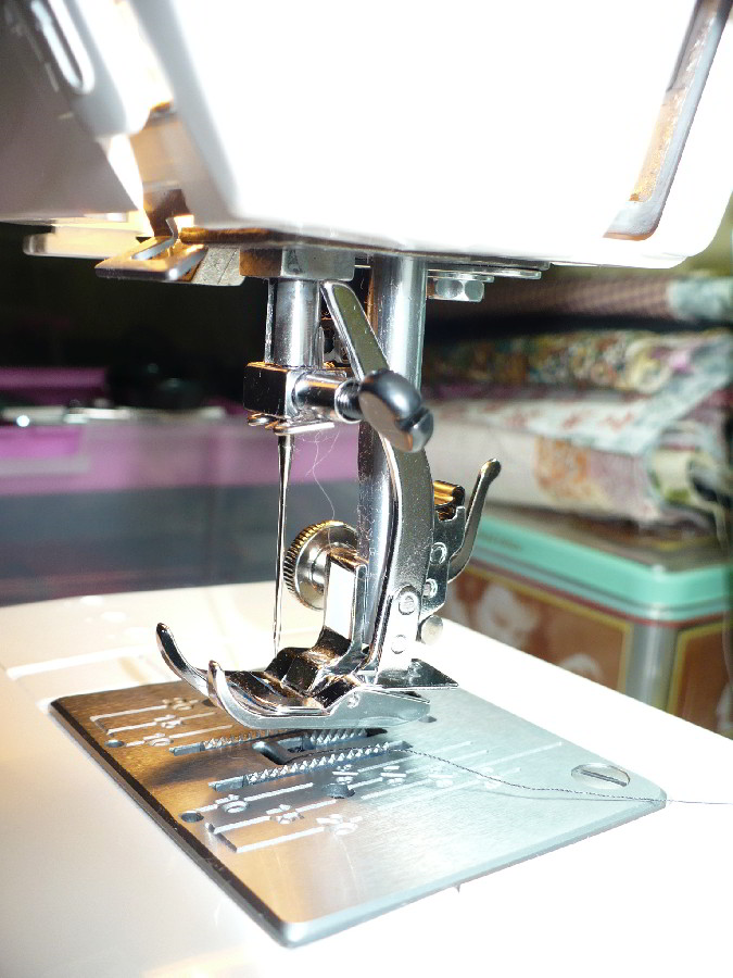 Eyelets in the Seams Janome Elna Tricot Foot