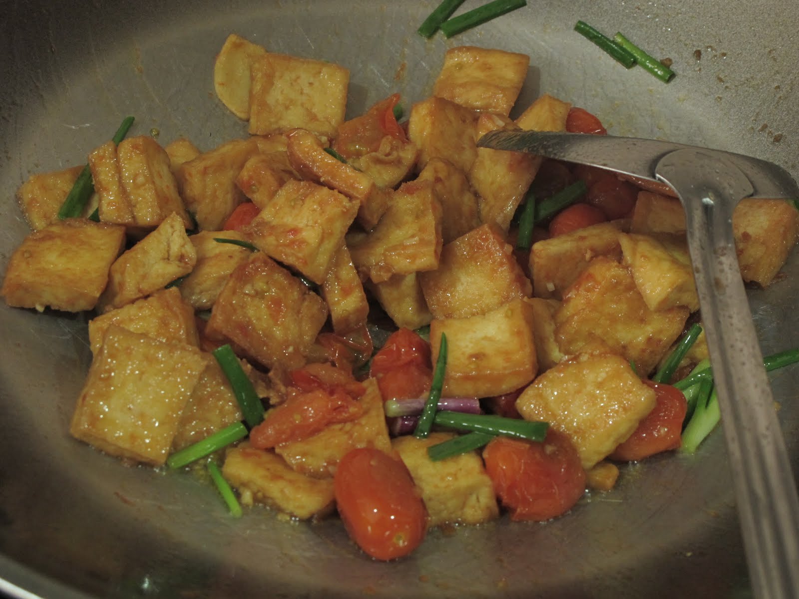 Nasi Lemak Lover Stir fried tofu with red cherry tomatoes