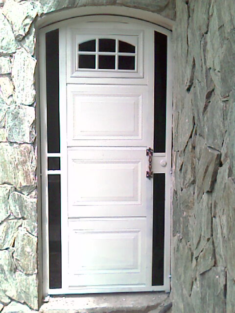 CONSTRUTEKSA: PUERTAS PARA INTERIOR Y EXTERIOR