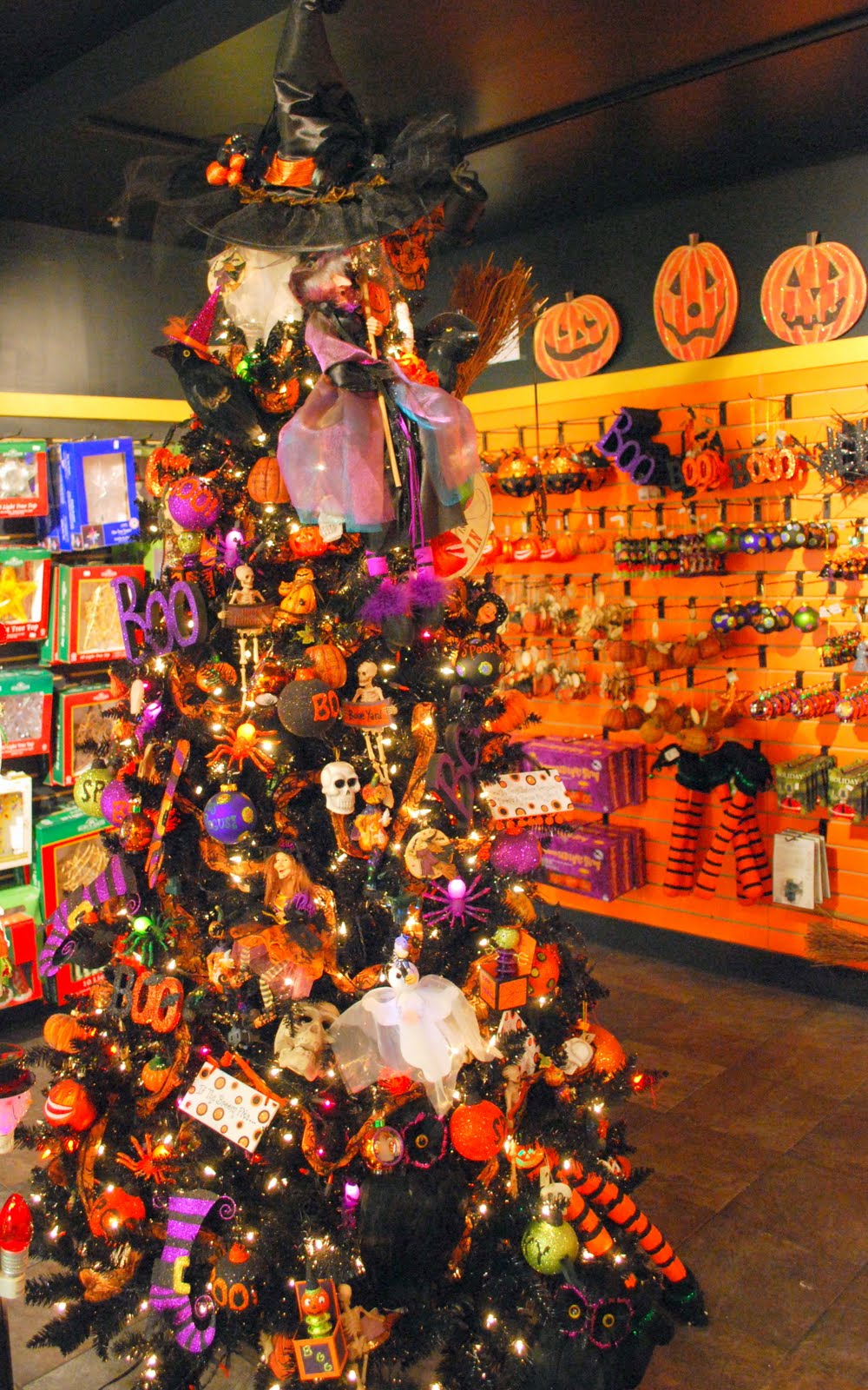 Mille Fiori Favoriti: Christmas in NY Ornament Shop