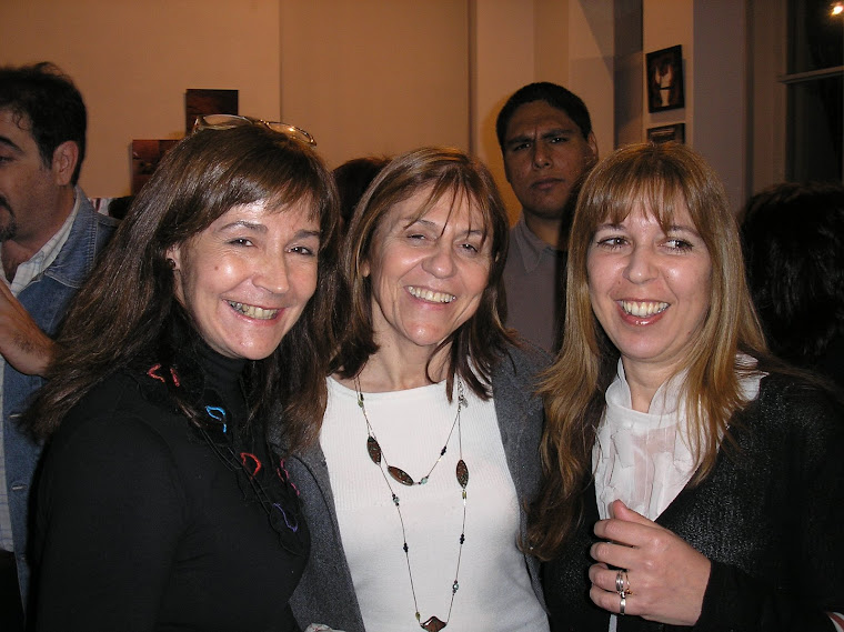 Silvia Chirife, amiga y la expositora Inés Fernandez