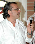 Il cantautore partenopeo Carlo giove.