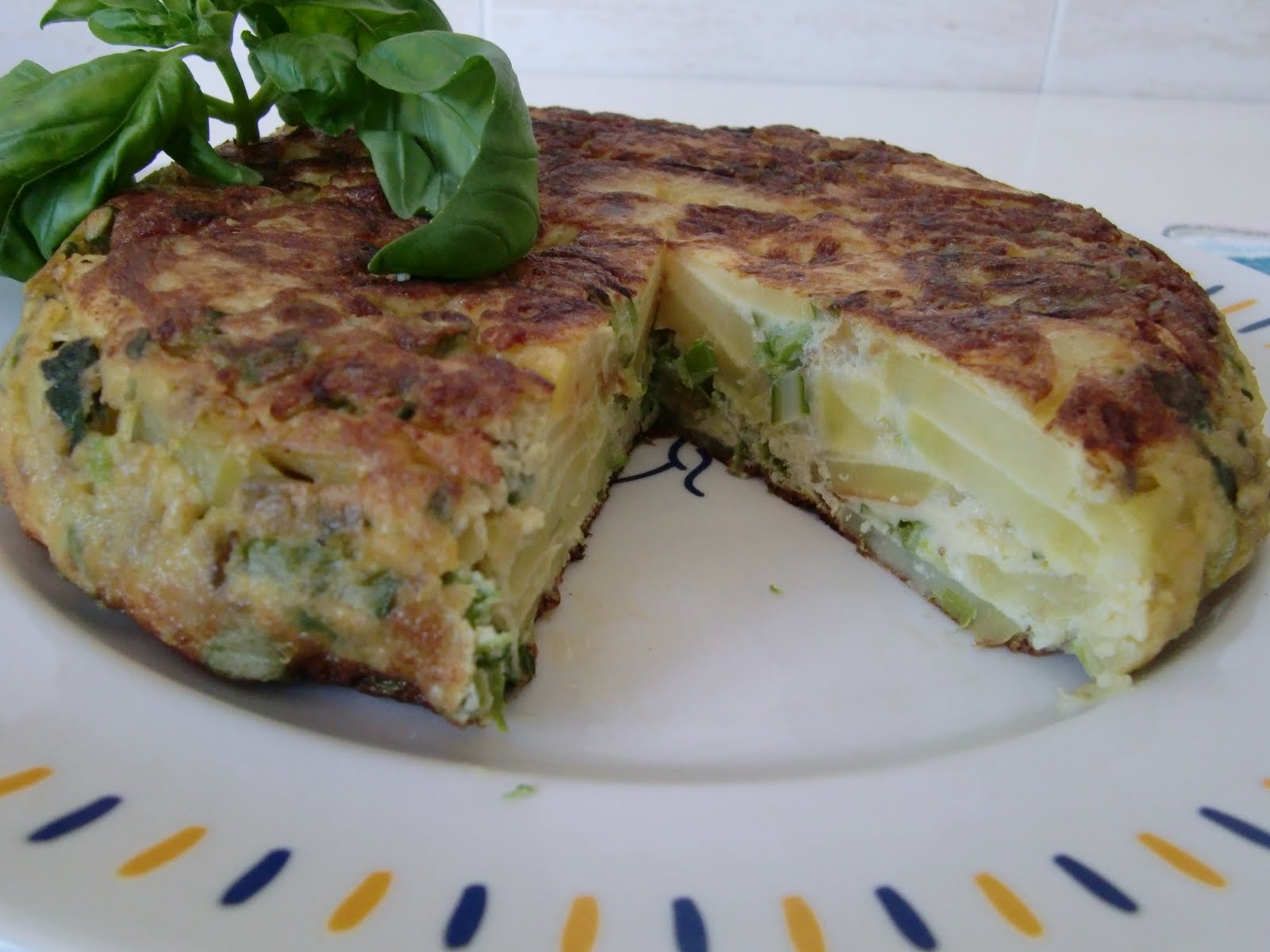 Con pan y postre Tortilla de patatas y espárragos