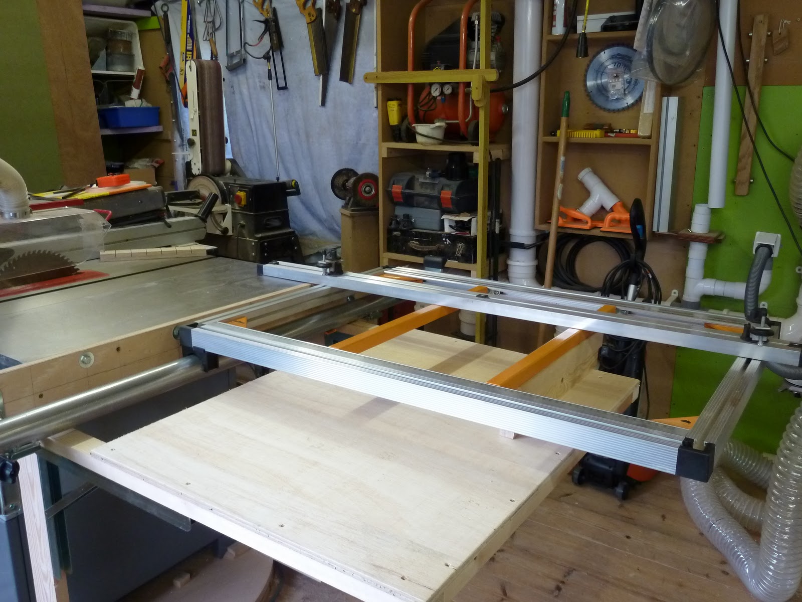 Triton cross cut attached sip table saw
