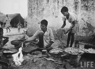 Indian+vendor+at+his+food+stall+at+temple+outside+of+village+of+Gaonkhera+-+1962