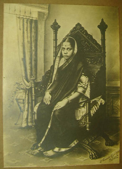 Hindu-Lady-in-Traditional-Saree