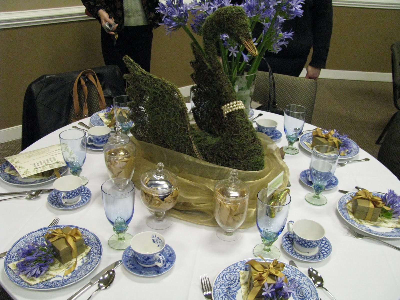 CREATE STUDIO: Christmas Tablescape Ideas