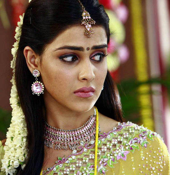 Uthama Puthiran Genelia
