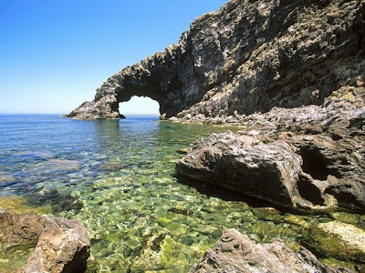 Slapta vietelė prie jūros... Arco+del_Elefante_+Pantelleria+Island_+Sicily_+Italy